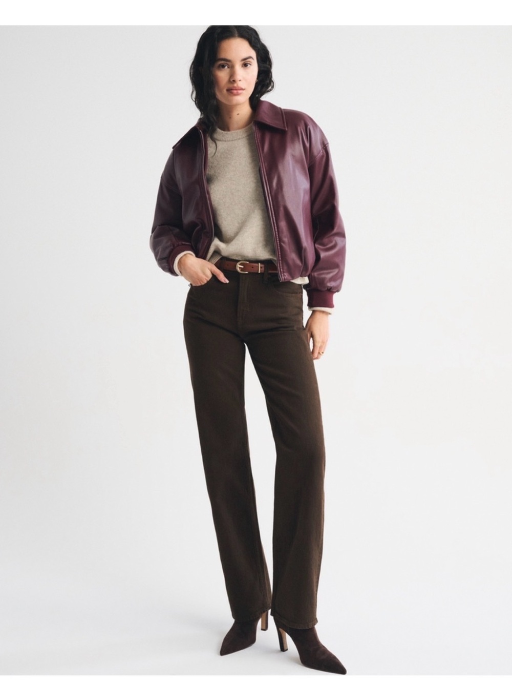 NWT Abercrombie and Fitch High rise 90’s relaxed Jean in brown size 26
